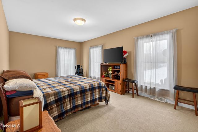 15 Debbie Lane, Sand Lake, NY 12018