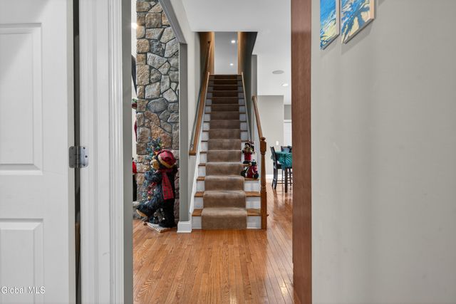 15 Debbie Lane, Sand Lake, NY 12018