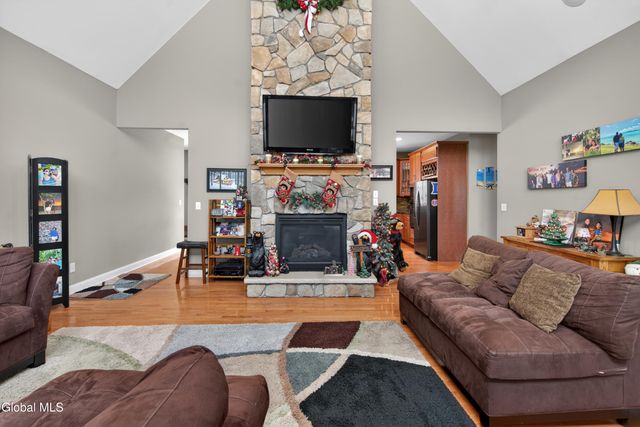 15 Debbie Lane, Sand Lake, NY 12018