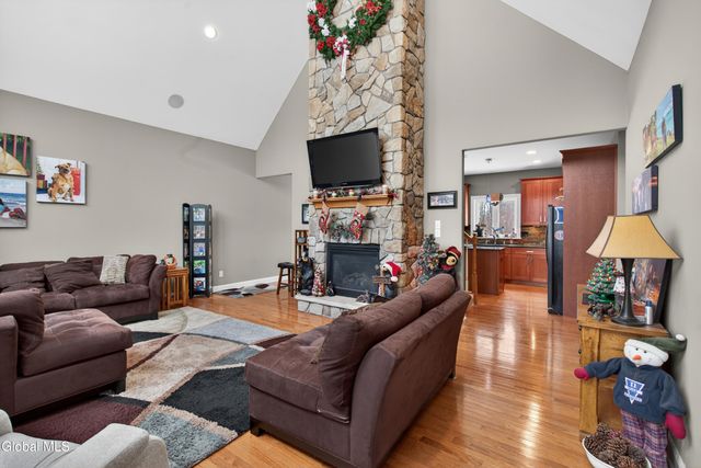 15 Debbie Lane, Sand Lake, NY 12018