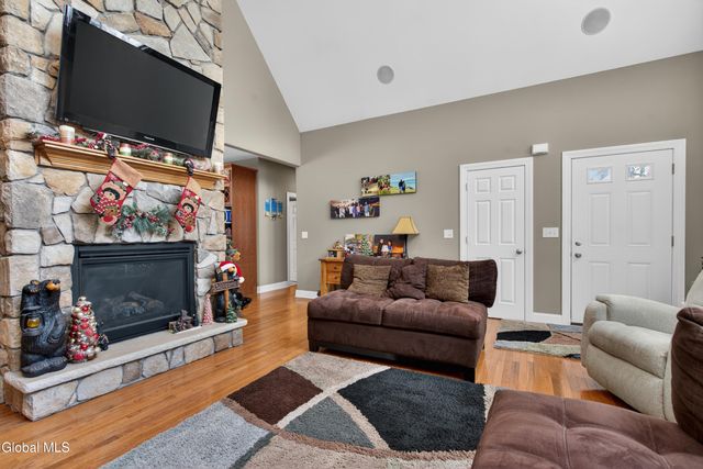 15 Debbie Lane, Sand Lake, NY 12018