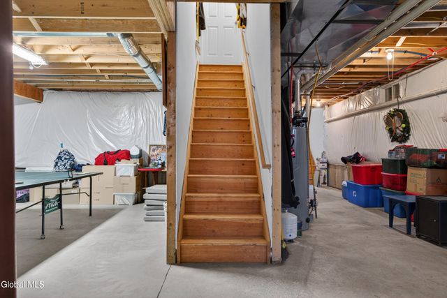 15 Debbie Lane, Sand Lake, NY 12018