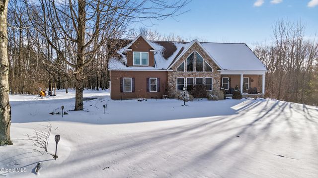 15 Debbie Lane, Sand Lake, NY 12018