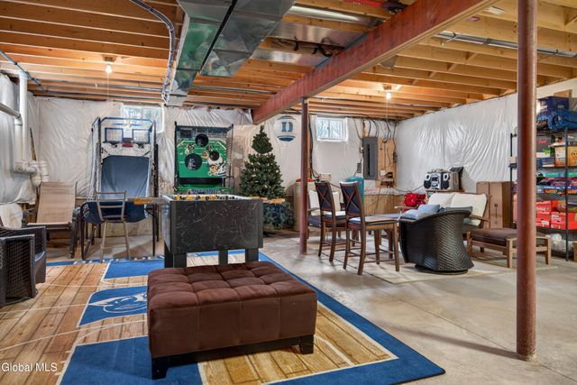 15 Debbie Lane, Sand Lake, NY 12018