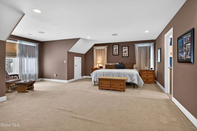 15 Debbie Lane, Sand Lake, NY 12018