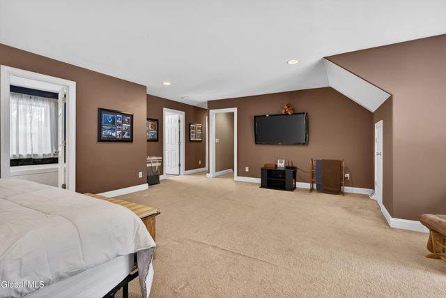 15 Debbie Lane, Sand Lake, NY 12018