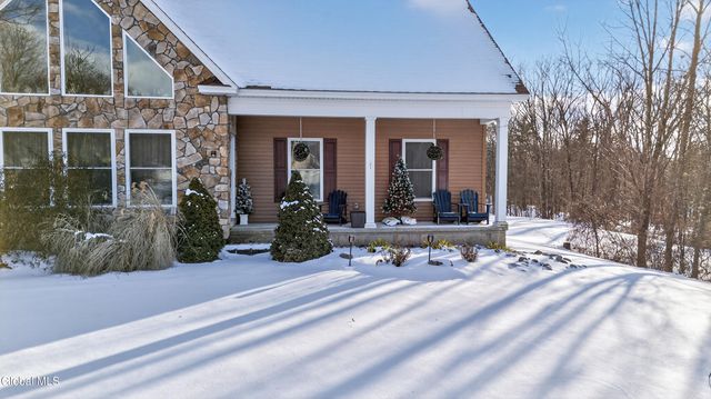 15 Debbie Lane, Sand Lake, NY 12018