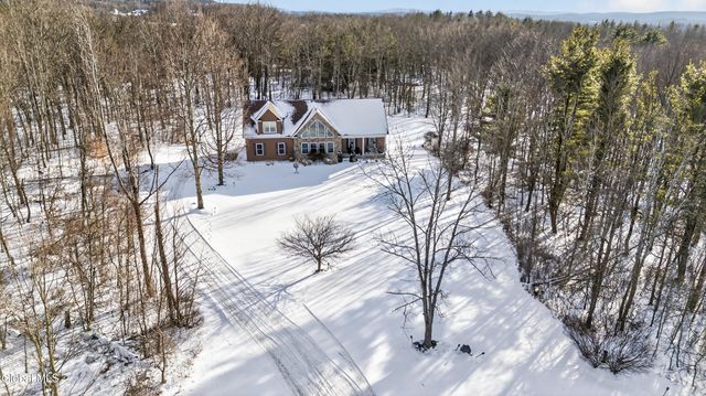 15 Debbie Lane, Sand Lake, NY 12018