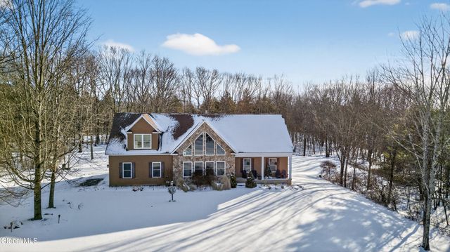 15 Debbie Lane, Sand Lake, NY 12018