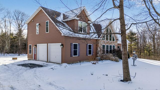 15 Debbie Lane, Sand Lake, NY 12018