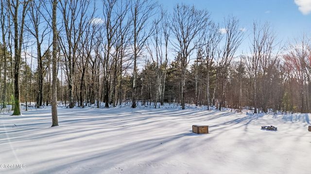 15 Debbie Lane, Sand Lake, NY 12018