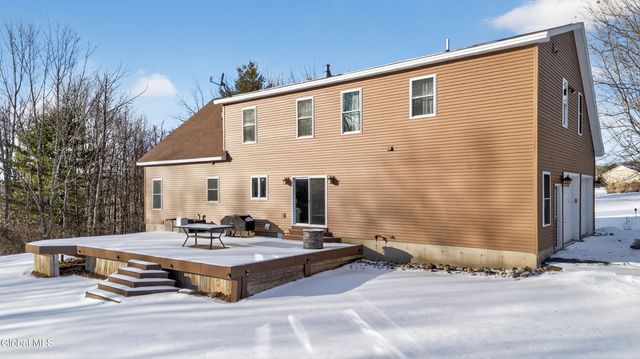 15 Debbie Lane, Sand Lake, NY 12018