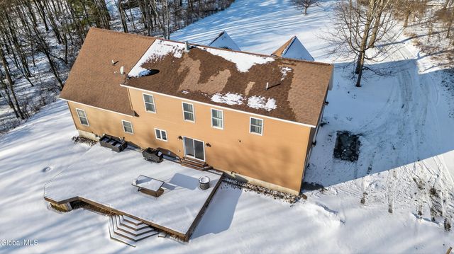 15 Debbie Lane, Sand Lake, NY 12018