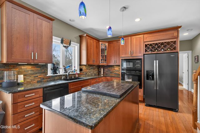 15 Debbie Lane, Sand Lake, NY 12018