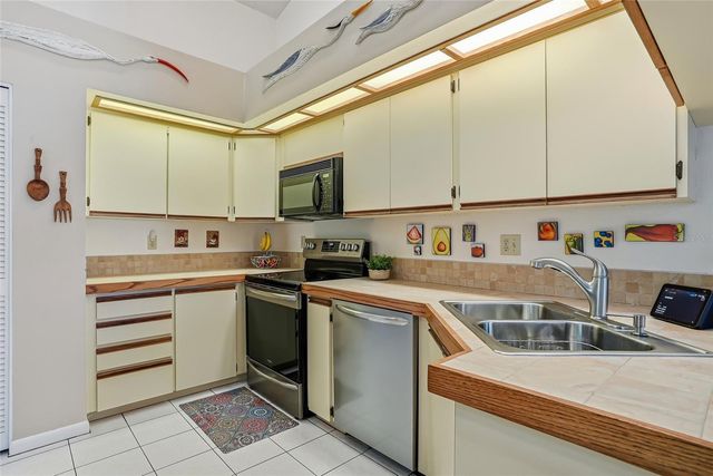 846 CENTERWOOD DRIVE, Tarpon Springs, FL 34688