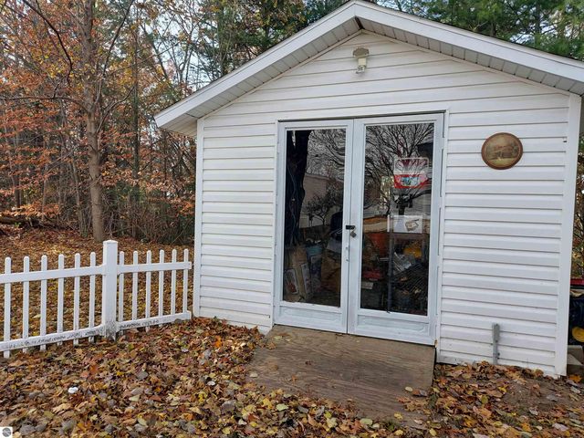 2405 Treelane Drive, Traverse City, MI 49686