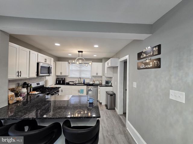 530 WALNUT AVE, Laurel Springs, NJ 08021