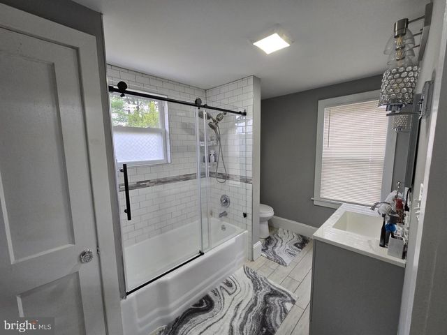 530 WALNUT AVE, Laurel Springs, NJ 08021