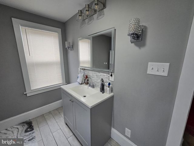 530 WALNUT AVE, Laurel Springs, NJ 08021