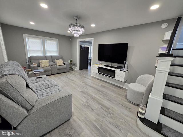 530 WALNUT AVE, Laurel Springs, NJ 08021