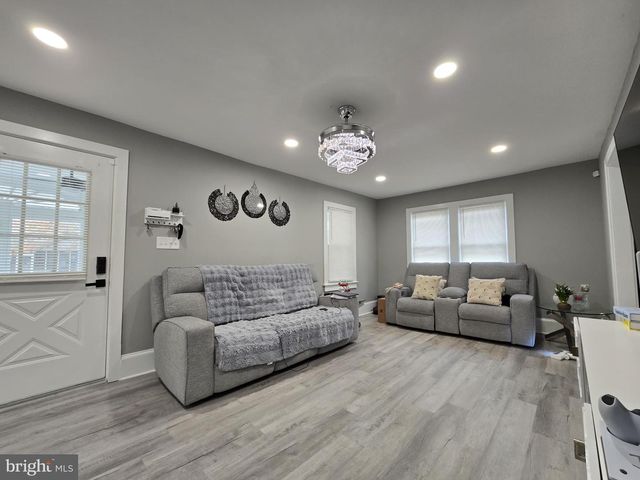 530 WALNUT AVE, Laurel Springs, NJ 08021