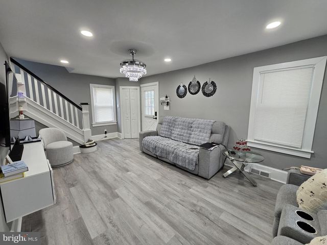 530 WALNUT AVE, Laurel Springs, NJ 08021