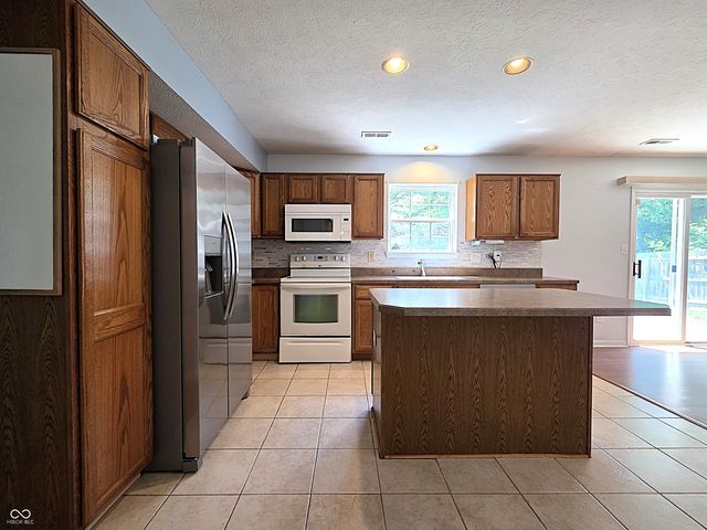 820 Trail Ridge Court, Mooresville, IN 46158