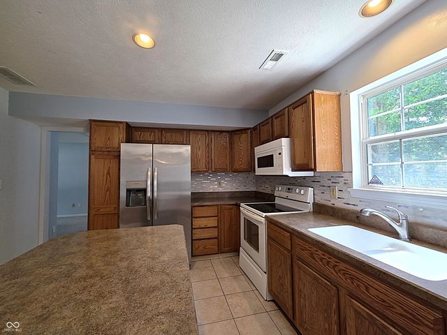 820 Trail Ridge Court, Mooresville, IN 46158