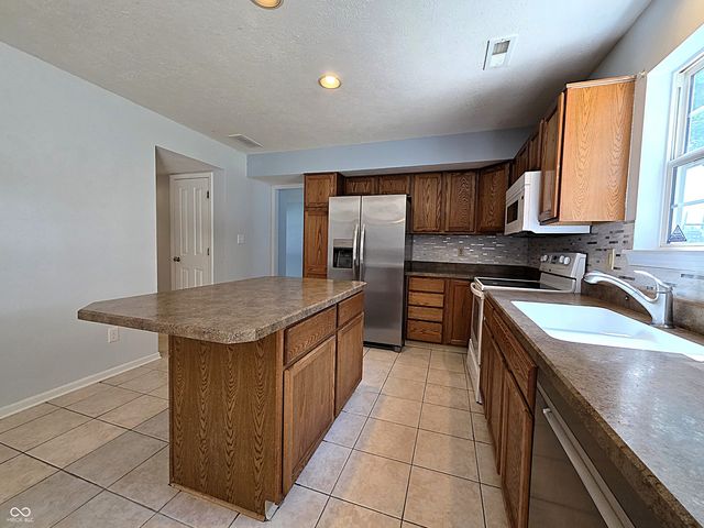 820 Trail Ridge Court, Mooresville, IN 46158