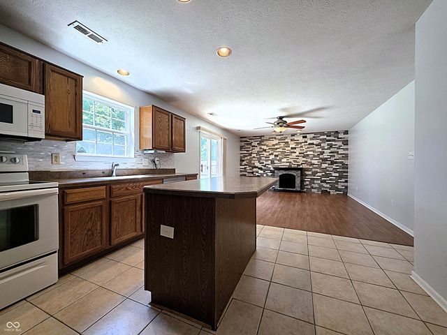 820 Trail Ridge Court, Mooresville, IN 46158
