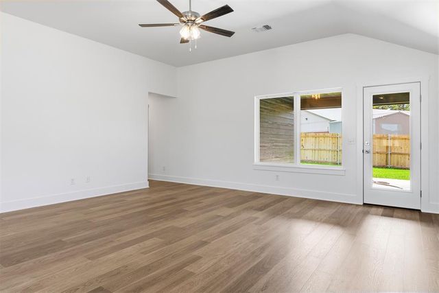 151 Pleasant View, Harrah, OK 73045
