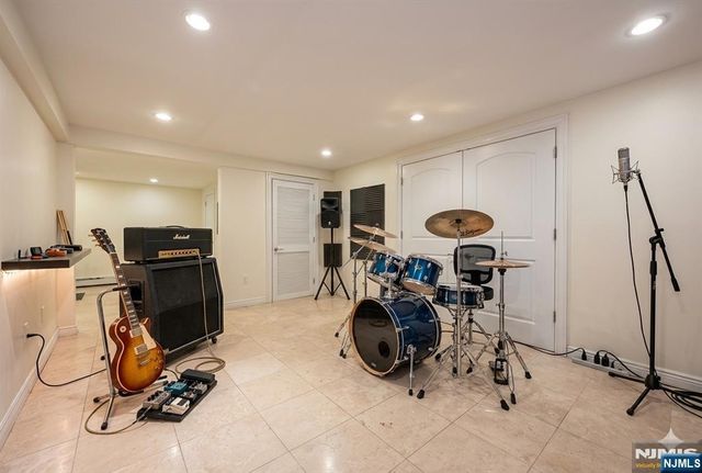 445 Pine Hill Road, Leonia, NJ 07605