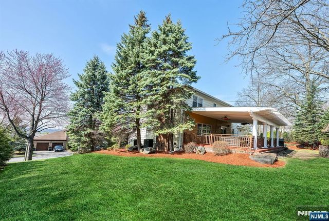 445 Pine Hill Road, Leonia, NJ 07605