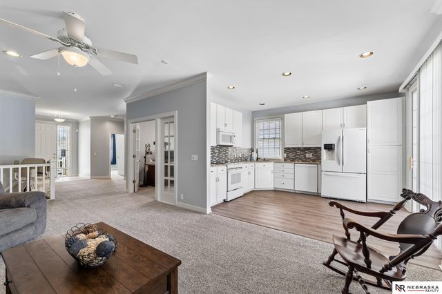 17202 Hickory Plaza, Omaha, NE 68130