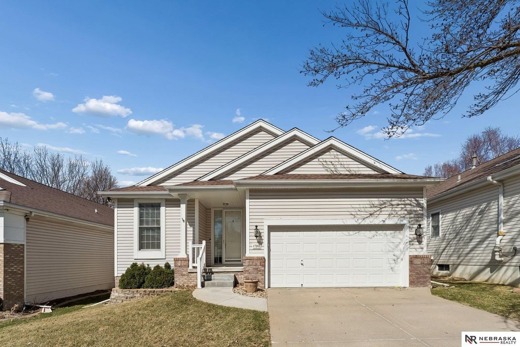 17202 Hickory Plaza, Omaha, NE 68130
