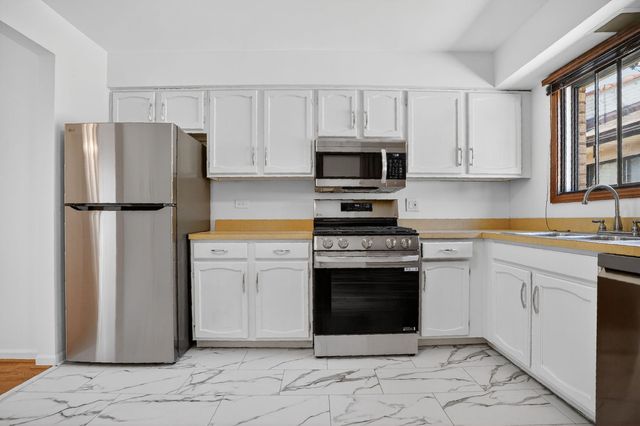 5143 N East River Road 355-D, Chicago, IL 60656