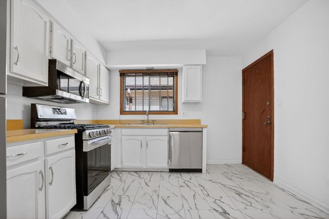 5143 N East River Road 355-D, Chicago, IL 60656