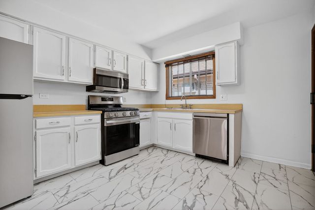 5143 N East River Road 355-D, Chicago, IL 60656