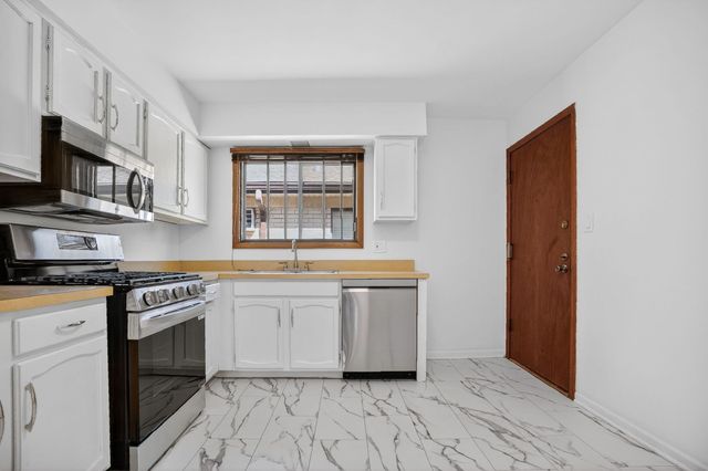 5143 N East River Road 355-D, Chicago, IL 60656