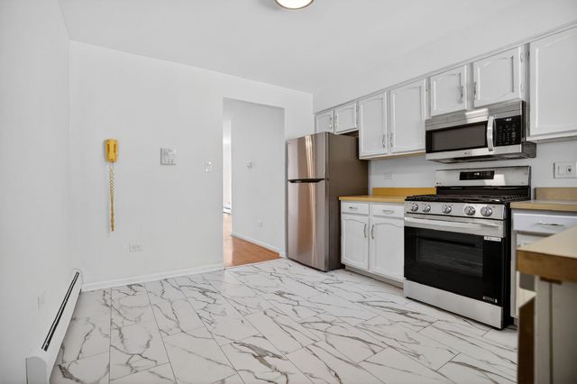 5143 N East River Road 355-D, Chicago, IL 60656