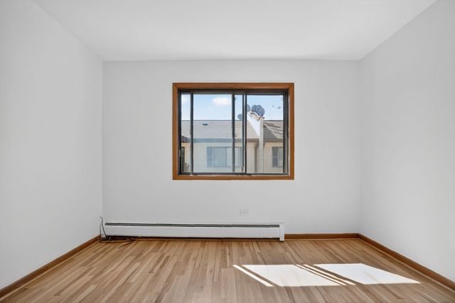 5143 N East River Road 355-D, Chicago, IL 60656