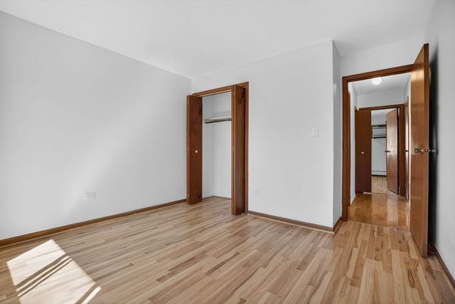 5143 N East River Road 355-D, Chicago, IL 60656