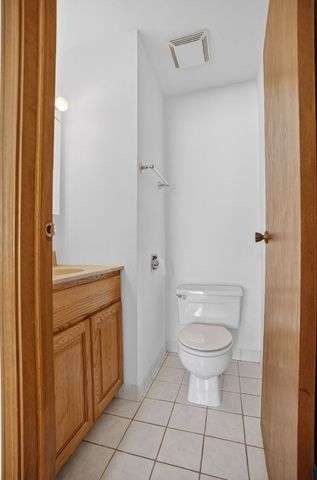 5143 N East River Road 355-D, Chicago, IL 60656