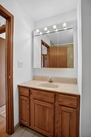 5143 N East River Road 355-D, Chicago, IL 60656