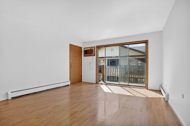 5143 N East River Road 355-D, Chicago, IL 60656