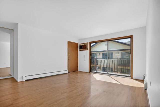 5143 N East River Road 355-D, Chicago, IL 60656