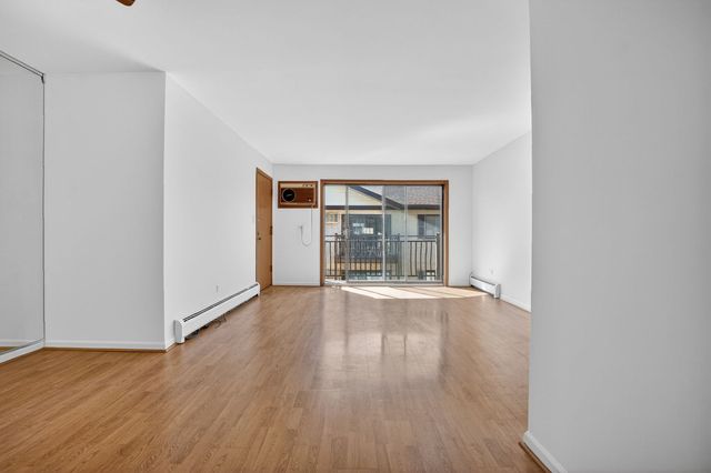 5143 N East River Road 355-D, Chicago, IL 60656