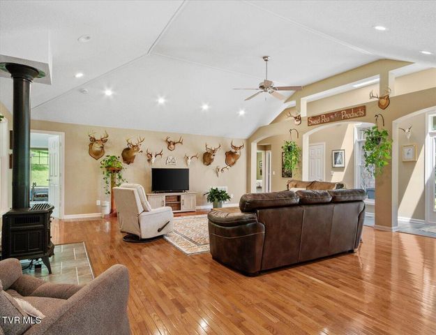 309 Roan Springs Lane, Roan Mountain, TN 37687