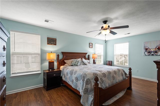 406 Hindman Dr, Jefferson Hills, PA 15025