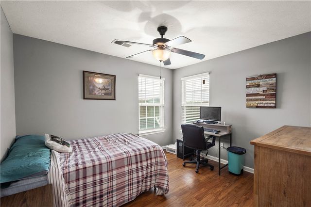 406 Hindman Dr, Jefferson Hills, PA 15025